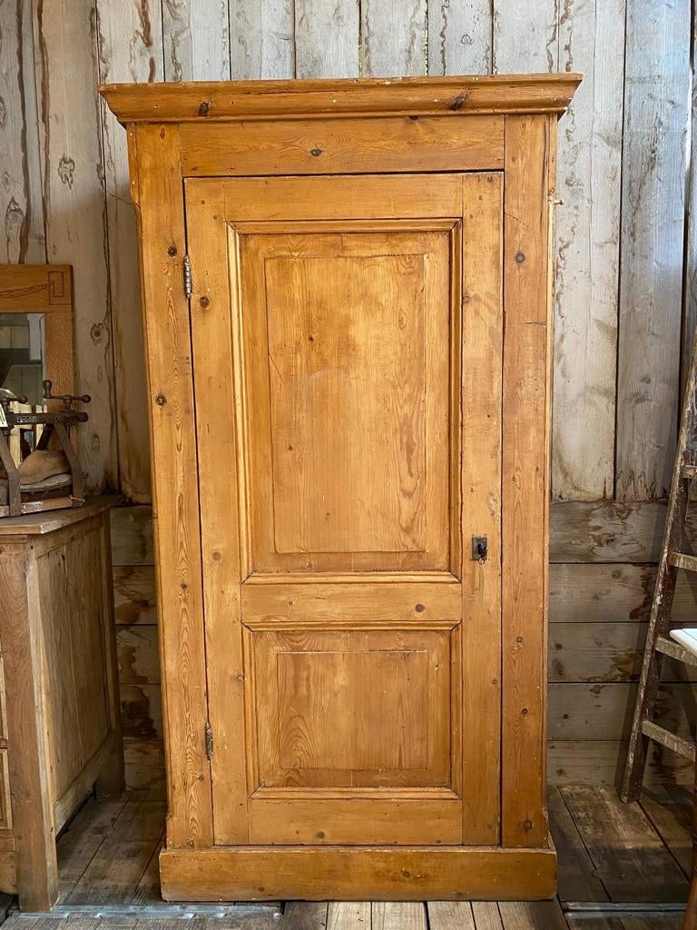Landelijk oud grenen kast eendeurskast kledingkast