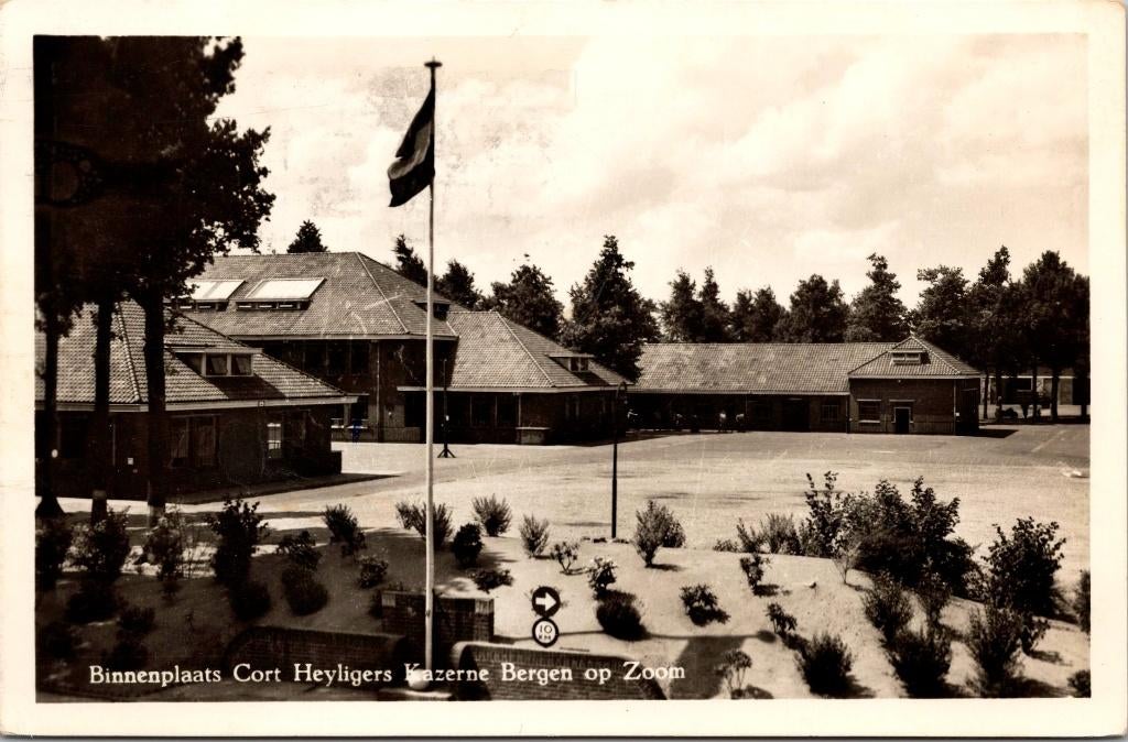 Bergen op Zoom - Binnenplaats Heyligers Kazerne (1957), Verzenden, 1940 tot 1960, Gelopen, Noord-Brabant