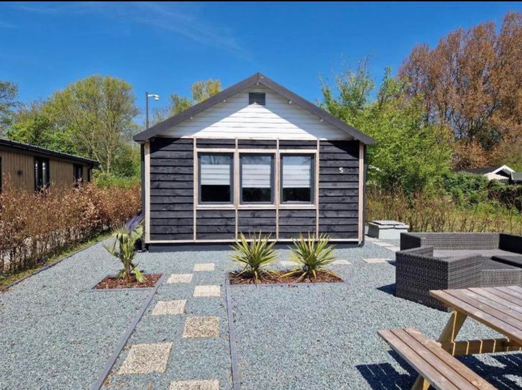 Huisje / chalet kruiningergors Oostvoorne, 2 slaapkamers, Recreatiepark, Aan meer of rivier, 4 personen