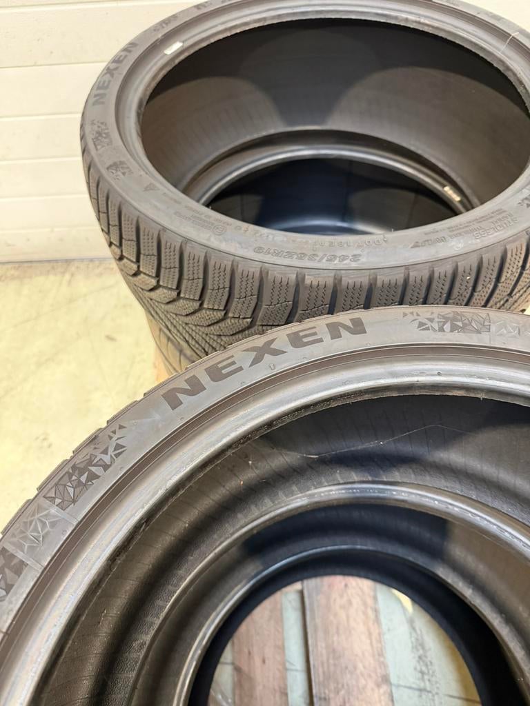 Nexen Winterbanden 19 inch bmw breedte set, Auto-onderdelen, Banden en Velgen, Gebruikt, 265 mm, Winterbanden, Band(en)