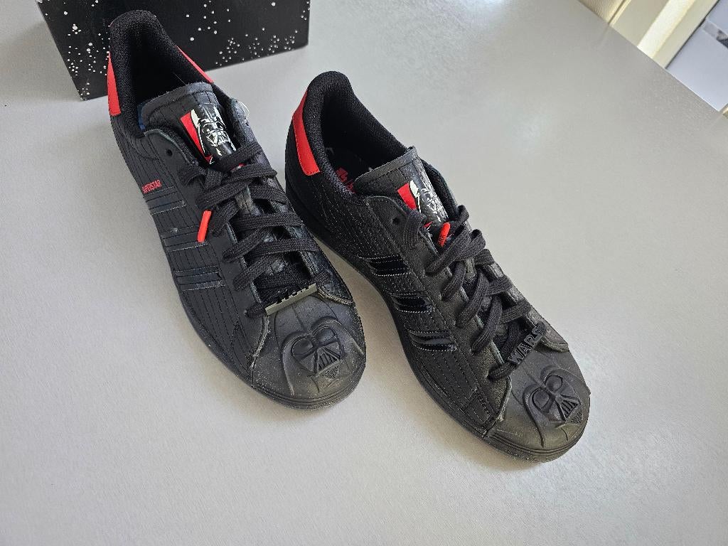 Star Wars x adidas Superstar maat 45, Ophalen of Verzenden, Nieuw, Zwart