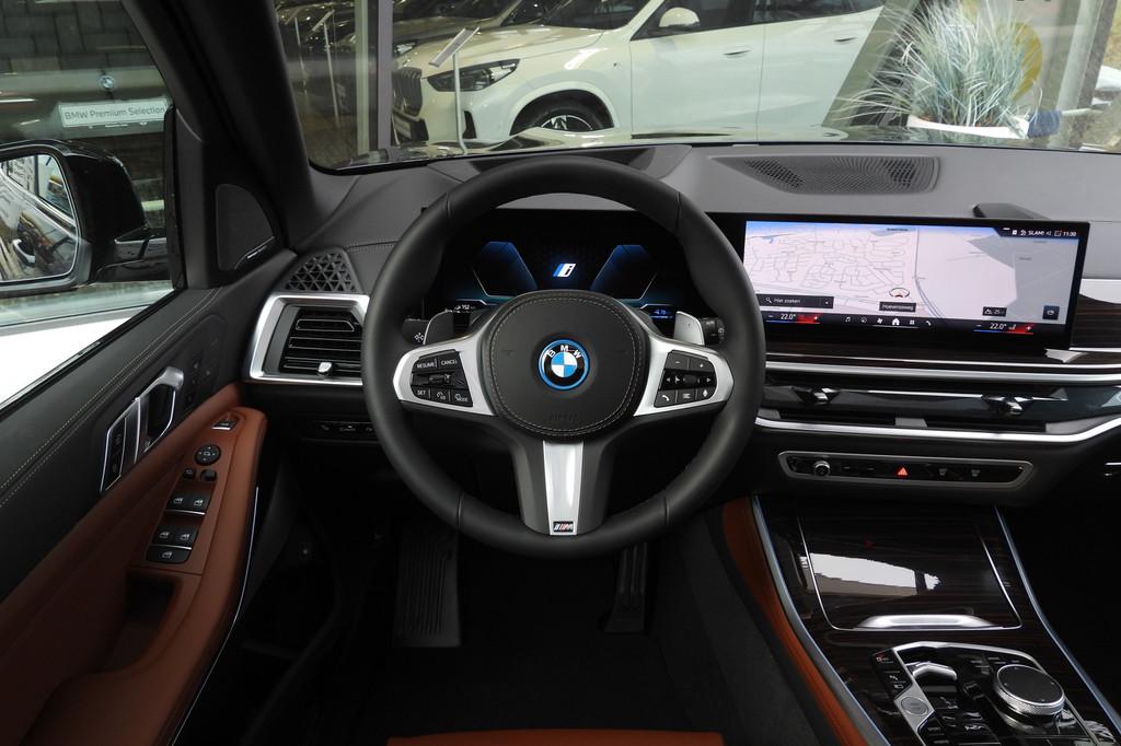 BMW X5 xDrive50e M Sport Automaat / Panoramadak / Trekhaak /, Automaat, 2395 kg, Zwart, Leder