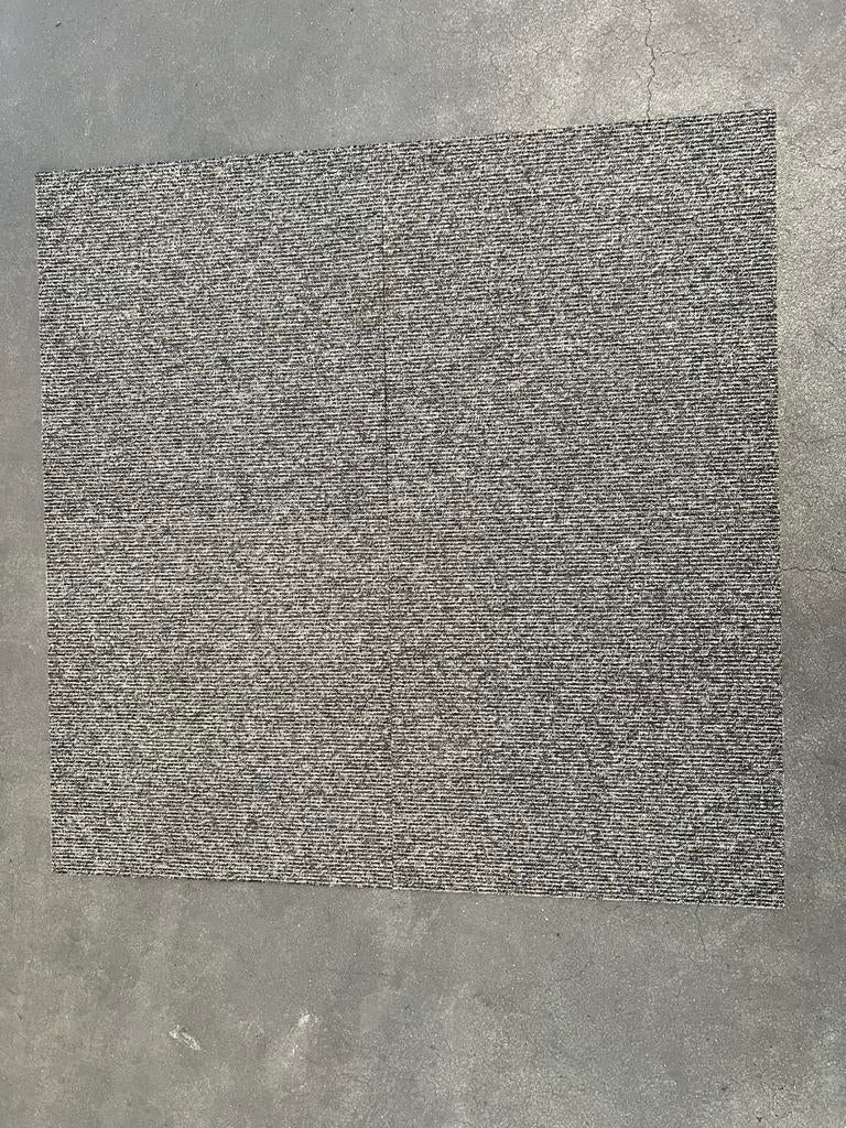 Gebruikte tapijttegels grijs gemêleerd 50x50cm, Ophalen of Verzenden, Zo goed als nieuw, Grijs, Tapijttegels