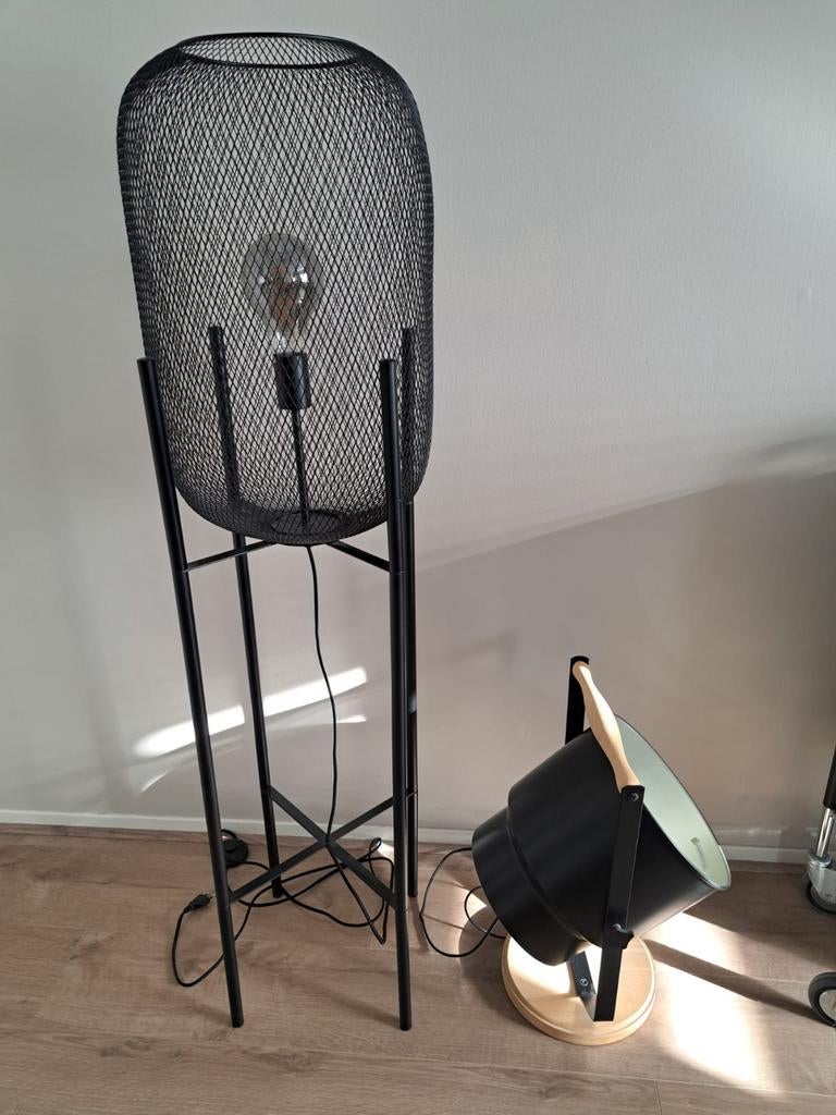 Set van 2 lampen: staande lamp en spotlamp, Huis en Inrichting, Lampen | Vloerlampen, Zo goed als nieuw, 100 tot 150 cm, Hout