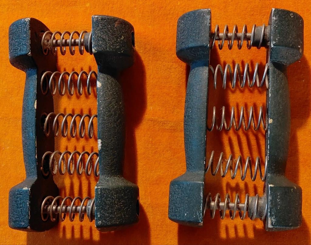 2 zware metalen handknijpers voor gripkracht training, Ophalen of Verzenden, Gebruikt, Armen, Overige typen