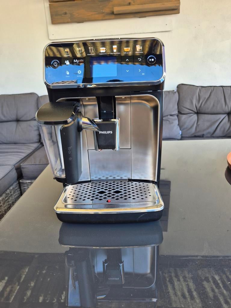 Philips lattego ep5447 koffie bonenmachine in nette staat, Witgoed en Apparatuur, Afneembaar waterreservoir, Gebruikt, Koffiemachine