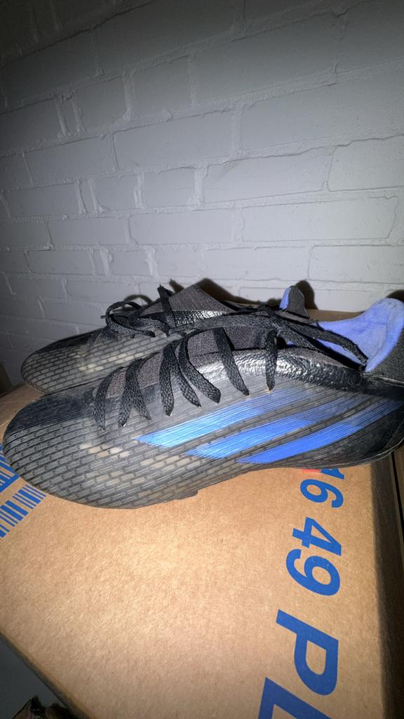 Adidas Voetbalschoenen - Zwart/Blauw, Ophalen of Verzenden, Gebruikt, Schoenen