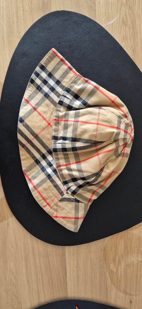 Burberry bucket hat, Hoed, Zo goed als nieuw, Burberry, One size fits all