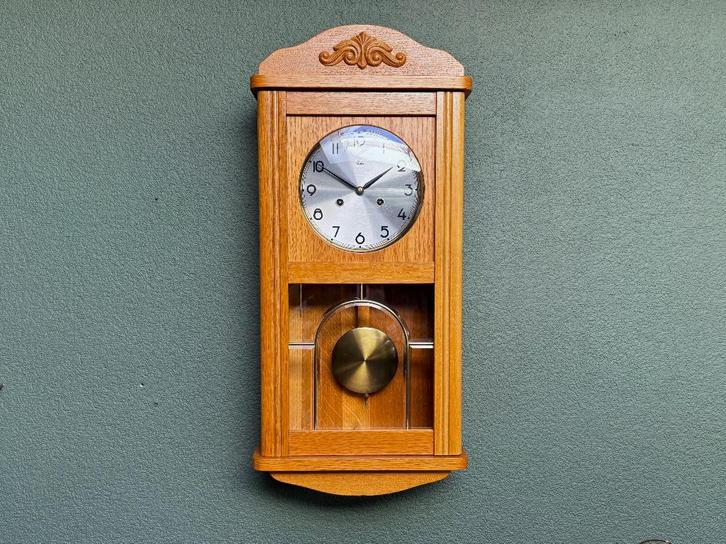 Licht eiken klok, Jeka, Huis en Inrichting, Woonaccessoires | Klokken, Zo goed als nieuw, Wandklok, Analoog, Ophalen