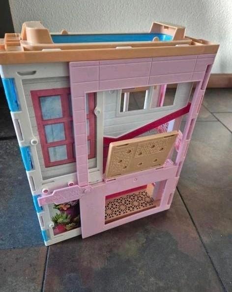 Barbie opvouwbaar droomhuis, Kinderen en Baby's, Speelgoed | Poppenhuizen, Gebruikt, Poppenhuis, Ophalen of Verzenden