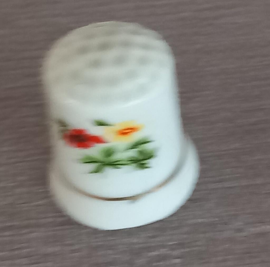 Vingerhoedje Bloemen, Ophalen of Verzenden, Zo goed als nieuw, Porselein, Nederland