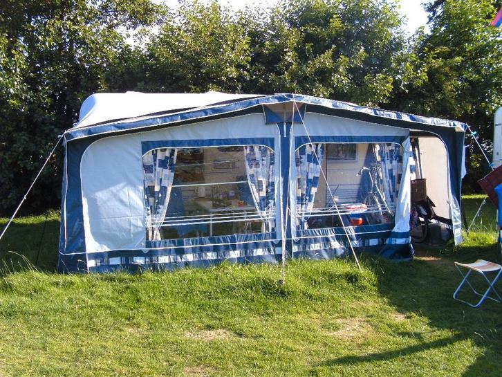 Caravan TEC 530 Saphir '99, Caravans en Kamperen, Caravans, Particulier, tot en met 4, 1000 - 1250 kg, Rondzit, T.E.C., 2 aparte bedden