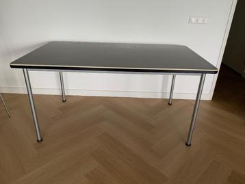 Gispen tafel (type 515) beschikbaar voor biedingen