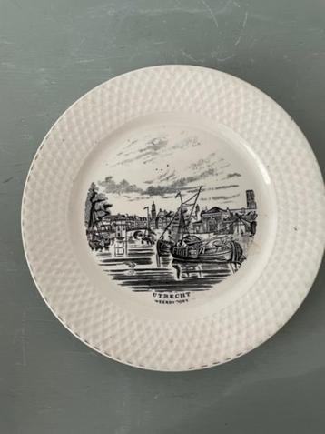 Zwart wit bordje Utrecht Weerdpoort. Petrus Regout & Co beschikbaar voor biedingen