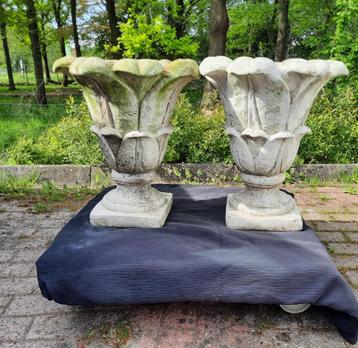 2 Mooie Betonnen Plantenbakken beschikbaar voor biedingen
