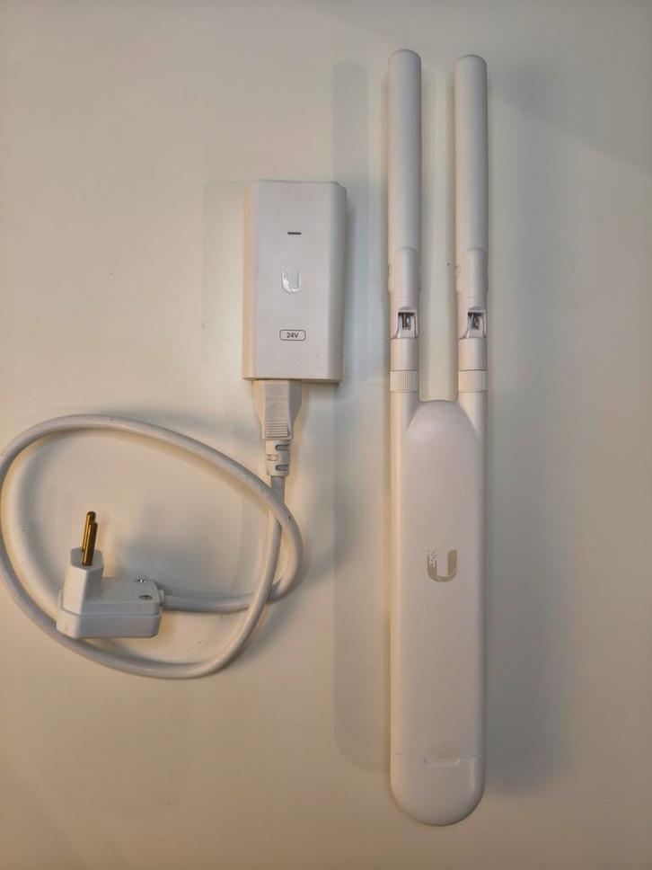 Ubiquiti UniFi UAP-AC-M Mesh Access Point, Computers en Software, Accesspoints, Gebruikt, Ophalen of Verzenden