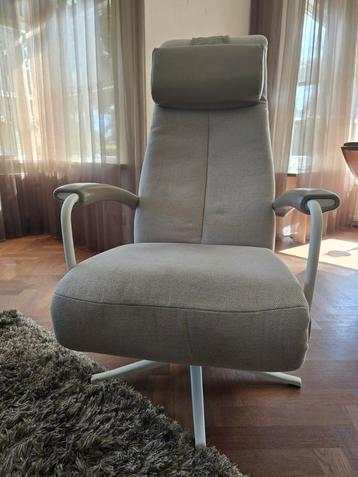Comfortabele relaxfauteuil met motoren beschikbaar voor biedingen