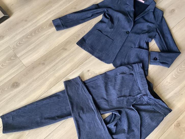 Studio Anneloes travelstof pak xl DE meest gewilde denimlook, Kleding | Dames, Jasjes, Kostuums en Pakken, Zo goed als nieuw, Kostuum of Pak