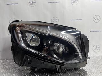 Koplamp rechts van een Mercedes GLC-Klasse beschikbaar voor biedingen