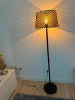 Metalen vloerlamp vn Woood, Huis en Inrichting, Lampen | Vloerlampen, Ophalen of Verzenden, Zo goed als nieuw, Metaal, Modern