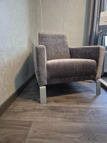 degelijke fauteuil mooie stof beschikbaar voor biedingen