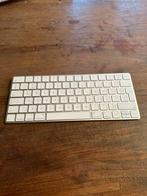 Apple Magic Keyboard Qwerty - goede staat, Computers en Software, Toetsenborden, Ophalen of Verzenden, Zo goed als nieuw, Draadloos