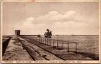 IJmuiden - Noord en Zuidpier met peilhuisje (1932), Verzamelen, Ansichtkaarten | Nederland, Verzenden, 1920 tot 1940, Gelopen