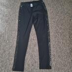 8: C&A broek met op de zijkant glanzende streep 152, Kinderen en Baby's, Kinderkleding | Maat 152, Broek, C&A, Meisje, Ophalen of Verzenden
