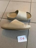 Nike Calm slippers maat 34, Ophalen of Verzenden, Zo goed als nieuw, Overige typen