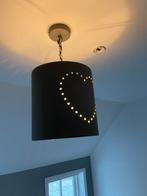 Grijze kinderlamp met hartjes, Huis en Inrichting, Lampen | Hanglampen, Ophalen of Verzenden, Zo goed als nieuw, Metaal, Minder dan 50 cm