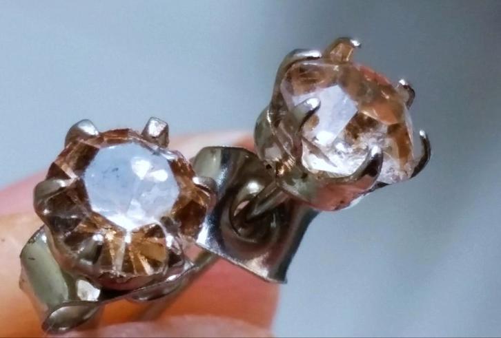 Oude mooi oorstekers., Sieraden, Tassen en Uiterlijk, Oorbellen, Nieuw, Ophalen of Verzenden