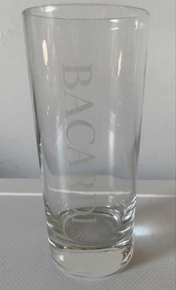 BACARDI rum glas met verzwaarde voet. Hoogte 14,5 cm. beschikbaar voor biedingen