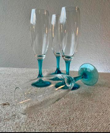 Vintage champagne glazen blauwe voet  beschikbaar voor biedingen