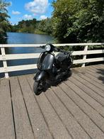 Vespa primavera/ sprint, Fietsen en Brommers, Scooters | Vespa, Overige modellen, Maximaal 45 km/u, Ophalen of Verzenden, Zo goed als nieuw