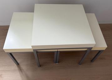Drie leuke bijzet tafeltjes beschikbaar voor biedingen