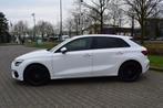 Audi A3 Sportback 35 TFSI 150PK BLACK EDITION | SPORTSTOEL |, Auto's, Audi, Stof, 1295 kg, 4 cilinders, Wit