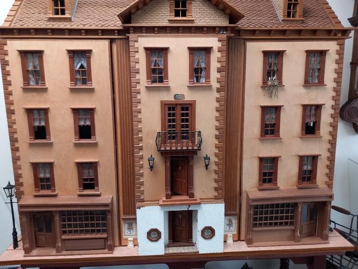 Kendrew House Poppenhuis, Verzamelen, Poppenhuizen en Toebehoren, Gebruikt, Poppenhuis, Ophalen