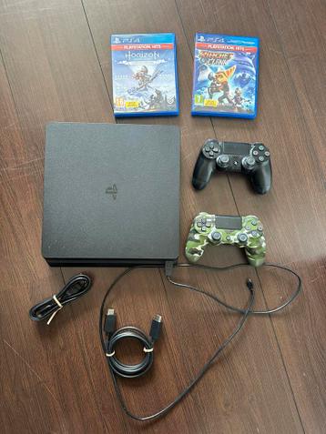 PlayStation 4 met 2 controllers en 2 spellen