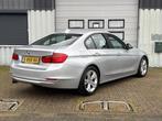 BMW 3-serie 320i Edition High Executive Groot Navi | Leder |, Achterwielaandrijving, 4 cilinders, Bedrijf, 19 km/l