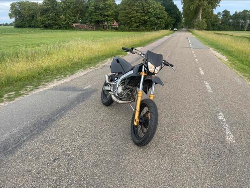 Derbi Senda DRD Black Edition, Fietsen en Brommers, Brommers | Derbi, Gebruikt, Maximaal 45 km/u, Ophalen