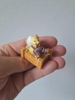 Kuiken van kunsthars zittend in krat met ei 3.5x3x4cm, Verzamelen, Dierenverzamelingen, Ophalen of Verzenden, Zo goed als nieuw