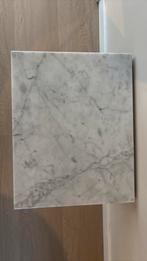 Marmeren bijzettafel Carrara wit – staal onderstel, Huis en Inrichting, Tafels | Sidetables, Ophalen, Overige materialen, Gebruikt