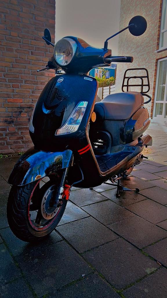 SYM Fiddle II uit 2019 4 takt geel kenteken, Fietsen en Brommers, Scooters | SYM, Zo goed als nieuw, Fiddle, Maximaal 45 km/u