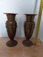 2 identieke  antieke bronzen vazen, Ophalen