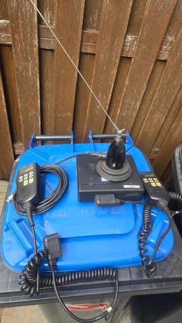 Motorola GM950 met extra mike en kleefvoetantenne beschikbaar voor biedingen