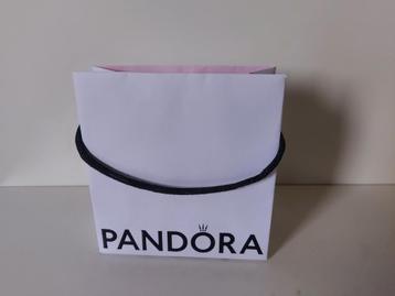 Aangeboden een origineel Pandora sieraden tasje (3) beschikbaar voor biedingen