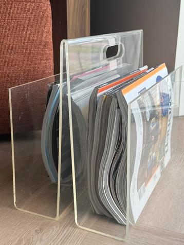 Vintage plexiglas lectuurbak – transparant — minimalistisch beschikbaar voor biedingen