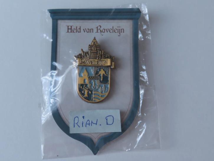 Efteling pin Raveleijn met schildje achterop., Verzamelen, Efteling, Nieuw, Button of Speldje, Ophalen