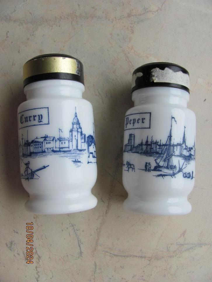 NIEUWSTAAT 2x OPALINE delftsblauw KRUIDENPOTJES jaren 60 70, Antiek en Kunst, Curiosa en Brocante, Ophalen of Verzenden