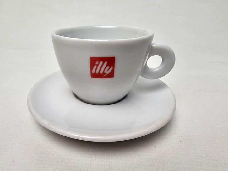 3 x Illy koffie kop en Schotels - Walkure, Huis en Inrichting, Keuken | Servies, Gebruikt, Kop(pen) en/of Schotel(s), Effen, Porselein